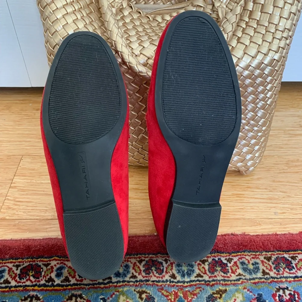 Tahari Red Loafers with Gold Chain Detail - Picture 7 of 7